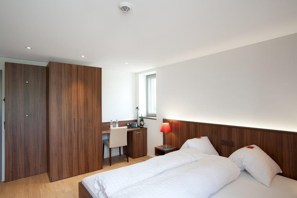 Seehotel Delphin Meisterschwanden Quarto foto